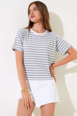 Çizgili Viskon T-shirt Gri - Kadın Giyim Modelleri