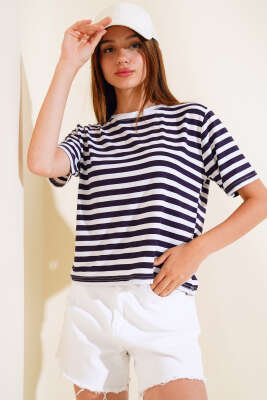 Çizgili Viskon T-shirt Lacivert - Kadın Giyim Modelleri