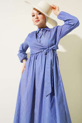 Çizgili Yarım Düğmeli Bağlamalı Elbise Saks - Tesettür Elbise