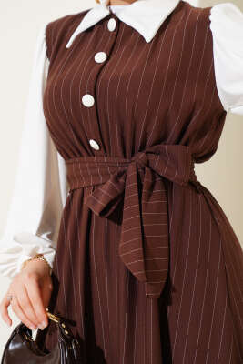 Çizgili Yarım Düğmeli Elbise Kahve - Tesettür Elbise