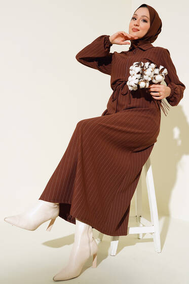 Çizgili Yarım Fermuarlı Elbise Kahve - Tesettür Elbise