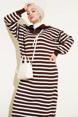 Çizgili Yarım Fermuarlı Triko Elbise Kahve - Tesettür Elbise