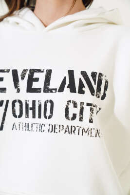 Cleveland Yazılı Kapüşonlu Üç İplik Sweatshirt Ekru - Kadın Giyim Modelleri