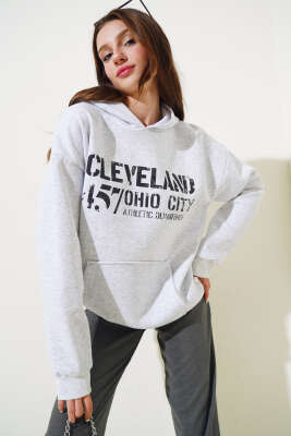 Cleveland Yazılı Kapüşonlu Üç İplik Sweatshirt Melanj Gri - Yeni Giyim