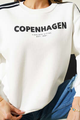 Copenhagen Baskılı Üç İplik Sweatshirt Ekru - Kadın Giyim Modelleri