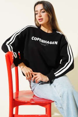 Copenhagen Baskılı Üç İplik Sweatshirt Siyah - İndirimli Tesettür Bluz
