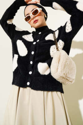 Dalmaçya Desen İncili Kısa Triko Hırka Siyah - NEFİSE