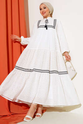 Dantel Detaylı Brode Elbise Ekru - Tesettür Elbise