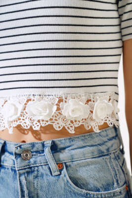 Dantel Detaylı Çizgili Bluz Beyaz - Kadın Giyim Modelleri