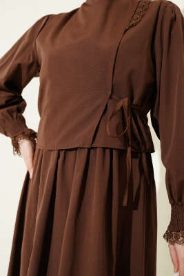 Dantel Detaylı Poplin Jile Elbise Kahve - Elbise