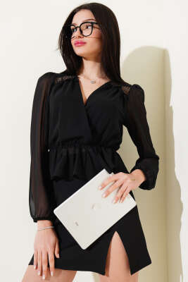 Dantel Detaylı Tül V Yaka Bluz Siyah - Kadın Giyim Modelleri