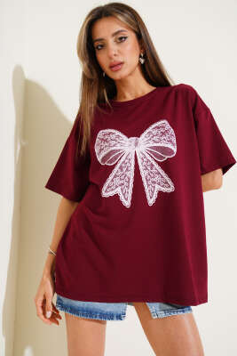 Dantel Fiyonk Baskılı T-shirt Bordo - Kadın Giyim Modelleri