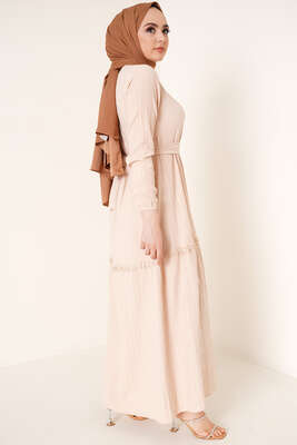 Dantel Süslemeli Kuşaklı Elbise Bej - Tesettür Elbise