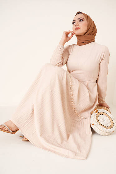 Dantel Süslemeli Kuşaklı Elbise Bej - Tesettür Elbise