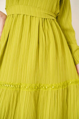 Dantel Süslemeli Kuşaklı Elbise Neon Yeşili - Tesettür Elbise