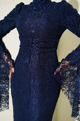 Dantelli Kol Volanlı Balık Model Abiye Lacivert - Elbise