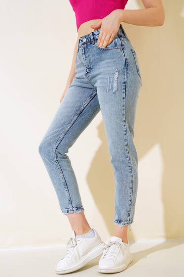 Dar Paça Yıpratmalı Kot Pantolon Açık Mavi - Kadın Giyim Modelleri