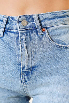 Dar Paça Yıpratmalı Kot Pantolon Buz Mavisi - Kadın Giyim Modelleri