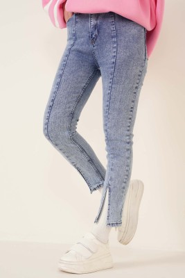 Dar Paça Yırtmaçlı Orta Kot Pantolon 