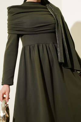 Degaje Yaka Görünümlü Elbise Haki - Tesettür Elbise