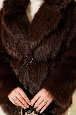 Deri İp Kuşaklı Kürk Mont Kahve - Mont