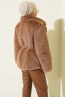 Deri İp Kuşaklı Kürk Mont Latte - Mont