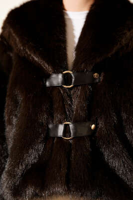 Deri Tokalı Kısa Kürk Mont Kahve - Mont