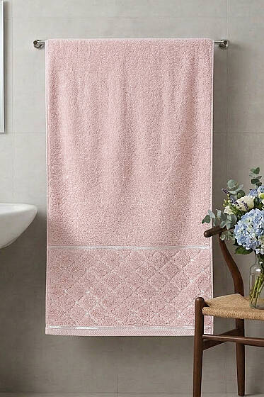 Desen Detaylı Şerit Geçişli Banyo Havlusu Yavru Ağzı - Banyo Havlusu