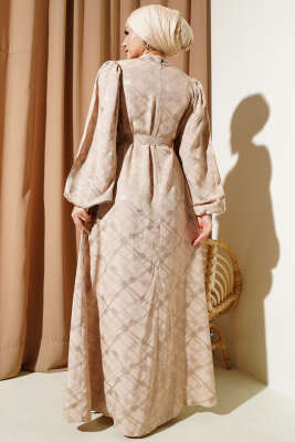 Desenli Balon Kol Kuşaklı Jakar Elbise Bej - Tesettür Elbise