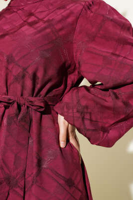 Desenli Balon Kol Kuşaklı Jakar Elbise Bordo - Tesettür Elbise