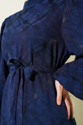 Desenli Balon Kol Kuşaklı Jakar Elbise Lacivert - Tesettür Elbise