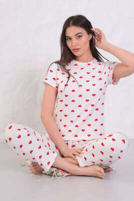 Desenli Bisiklet Yaka Pijama Takımı Beyaz Kalp Desen 