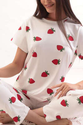 Desenli Bisiklet Yaka Pijama Takımı Beyaz Kırmızı - Pijama
