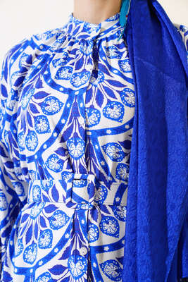 Desenli Boydan Düğmeli Kemerli Elbise Saks - Tesettür Elbise