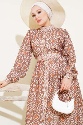 Desenli Boydan Düğmeli Volanlı Elbise Kahve - Tesettür Elbise