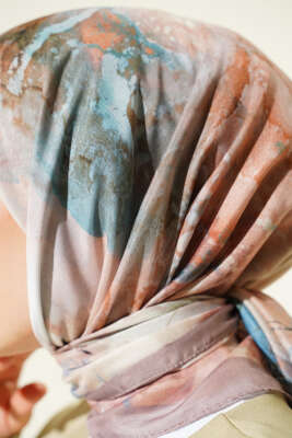 Desenli Dijital Baskılı Eşarp Latte - Başörtüsü