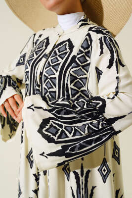 Desenli Düğmeli Kat Elbise Ekru Siyah - Tesettür Elbise