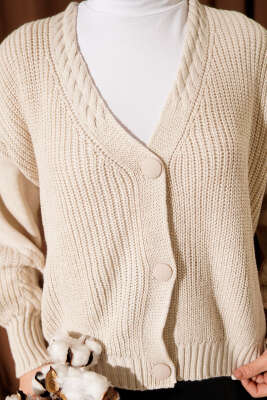 Desenli Düğmeli Kısa Triko Hırka Bej - Hırka