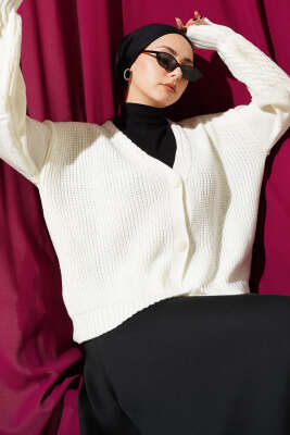 Desenli Düğmeli Kısa Triko Hırka Ekru 