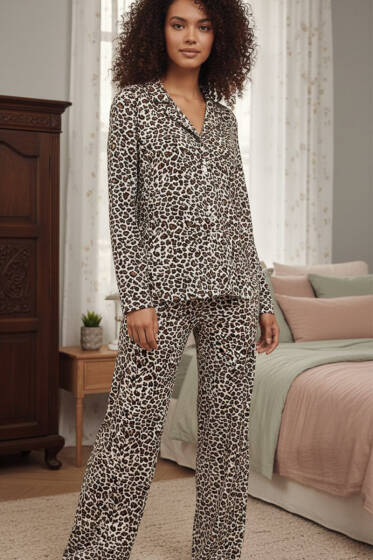 Desenli Düğmeli Süet Pijama Takımı Bej - Pijama