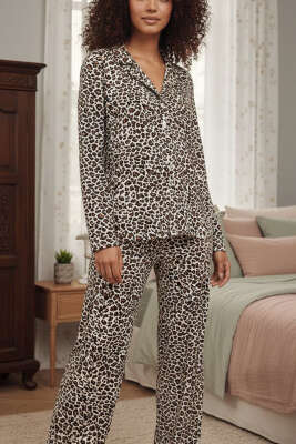 Desenli Düğmeli Süet Pijama Takımı Bej - Pijama