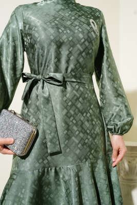 Desenli Fırfır Volanlı Jakar Elbise Haki - Tesettür Elbise