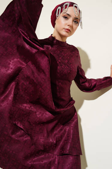 Desenli Fırfır Volanlı Jakar Elbise Mürdüm - Elbise