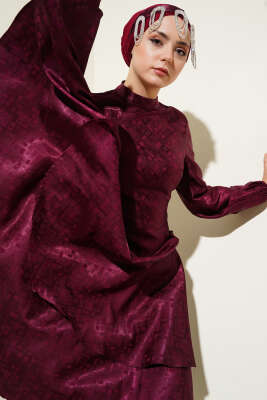 Desenli Fırfır Volanlı Jakar Elbise Mürdüm 