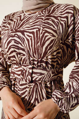 Desenli Kemerli Bürümcük Elbise Kahve - Tesettür Elbise