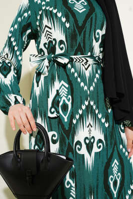 Desenli Kuşaklı Volanlı Elbise Zümrüt - Tesettür Elbise