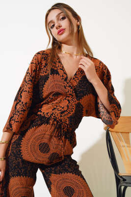 Desenli V Yaka Crop İkili Takım Taba - Kadın Giyim Modelleri