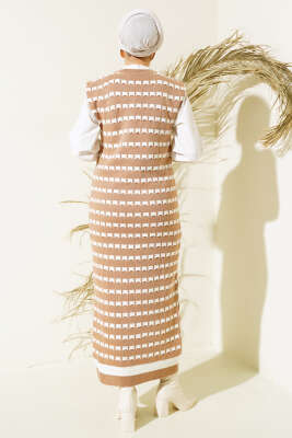 Desenli V Yaka Triko Jile Elbise Büsküvi - Tesettür Elbise