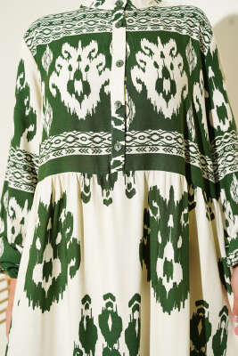 Desenli Yarım Düğme Detaylı Elbise Yeşil - Tesettür Elbise