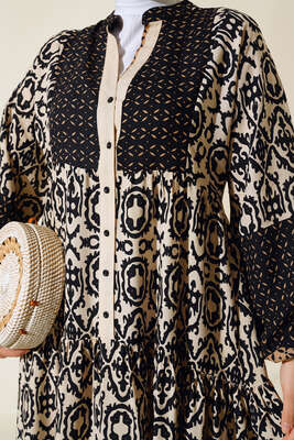 Desenli Yarım Düğmeli Elbise Bej - Tesettür Elbise